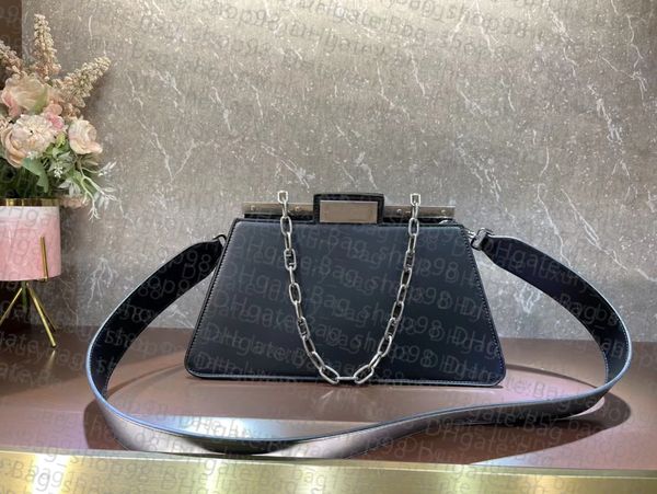 7a women bag crocodile cowhide shoulder bag metal buckle fortune bag milan fashion show products cross body casual commuter
7a women bag crocodile cowhide shoulder bag metal buckle fortune bag milan fashion show products cross body casual commuter