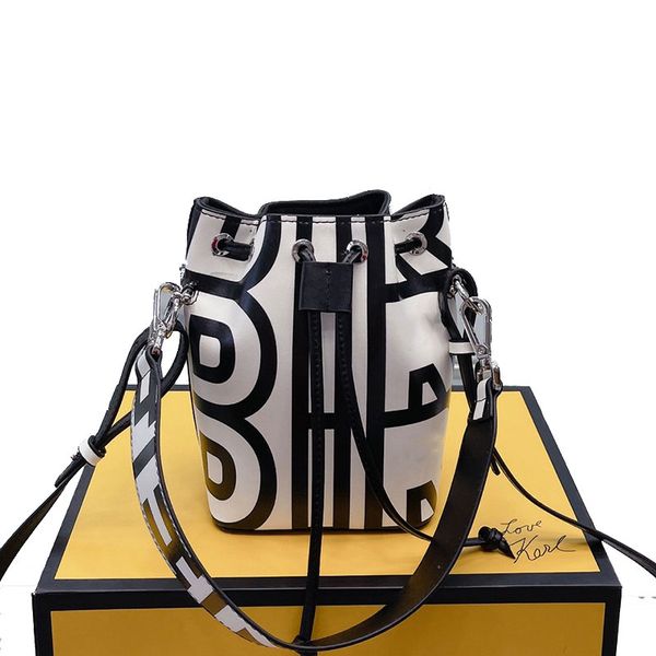 classic mon tresor drawstring bucket bags handbags designers italy roma brand women genuine leather crossbody handbag totes luxury designer
classic mon tresor drawstring bucket bags handbags designers italy roma brand women genuine leather crossbody handbag totes luxury designer