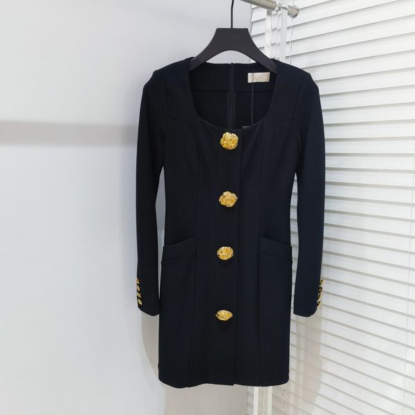 autumn and winter new fangling embossed large metal button long sleeve dress, Black;gray
autumn and winter new fangling embossed large metal button long sleeve dress, Black;gray
