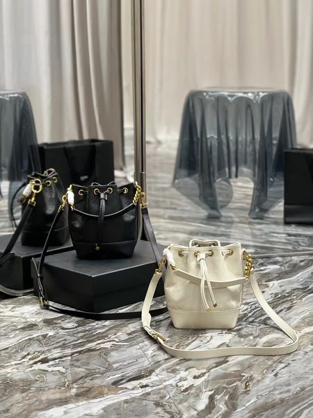 famous designer handbags shoulder bags cross body clutch lady fashion bag genuine leather classic saddle women simplicity
famous designer handbags shoulder bags cross body clutch lady fashion bag genuine leather classic saddle women simplicity