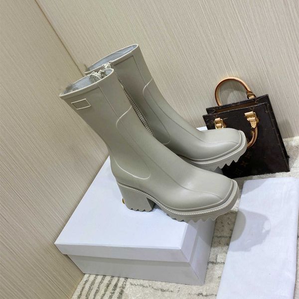 boots black medium tube thick heel women's medium rubber shoes waterproof rain shoes
boots black medium tube thick heel women's medium rubber shoes waterproof rain shoes