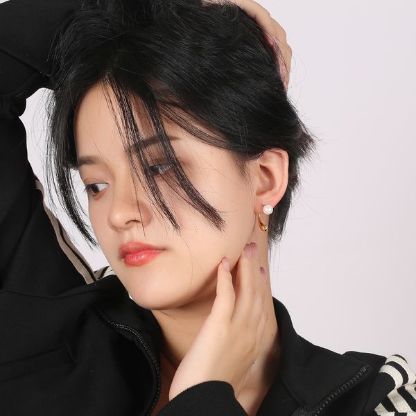 europe and the united states huggie jewelry new fashion pearl earrings female personality niche design, Golden;silver
europe and the united states huggie jewelry new fashion pearl earrings female personality niche design, Golden;silver