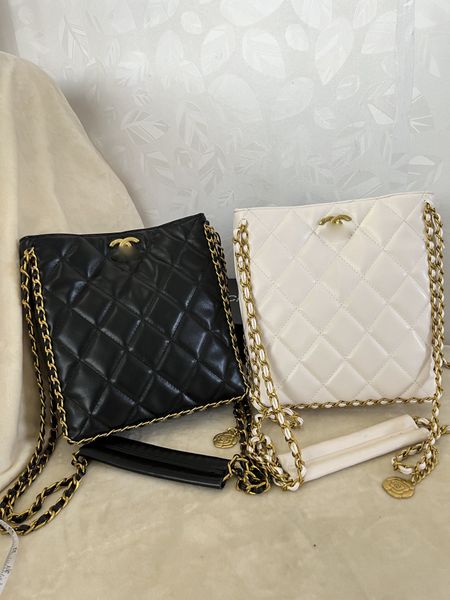 chanei high-end designersbag tote bag shopping bags gold flower pendant decoration hangbag chain pu combination handle bagss purses for wome
chanei high-end designersbag tote bag shopping bags gold flower pendant decoration hangbag chain pu combination handle bagss purses for wome
