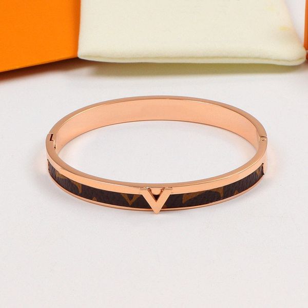 designer jewelry women bangles leather bracelets flower pattern charm bracelet with gold silver hardware for men hand strap brown logo stamp, Black
designer jewelry women bangles leather bracelets flower pattern charm bracelet with gold silver hardware for men hand strap brown logo stamp, Black