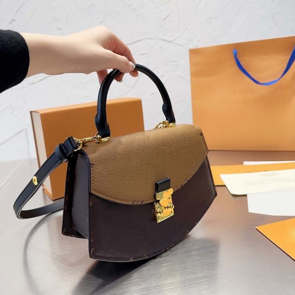 bags totes handbag designer bag women classic imitated famous brand with printed logo letters shoulder hourglass bag versatile commuting cha
bags totes handbag designer bag women classic imitated famous brand with printed logo letters shoulder hourglass bag versatile commuting cha