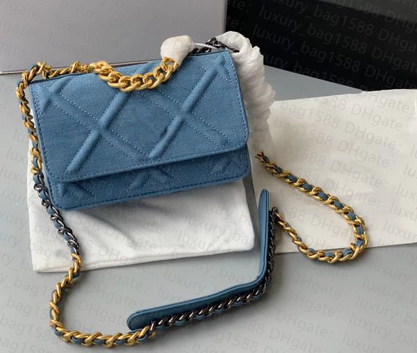 7a denim 19bag shoulder bag two color chain fashion clamshell women bag large capacity metal logo diamond cross body designer product
7a denim 19bag shoulder bag two color chain fashion clamshell women bag large capacity metal logo diamond cross body designer product