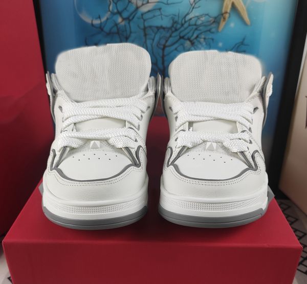 2023 men women's dress shoes open skate sneakers calfskin patent leather winter casual shoe designer luxurys fashion ladies sports shoe, Black
2023 men women's dress shoes open skate sneakers calfskin patent leather winter casual shoe designer luxurys fashion ladies sports shoe, Black