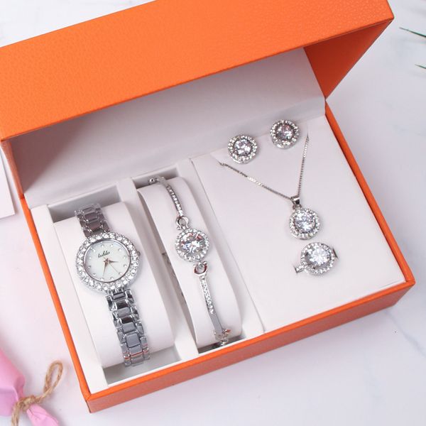 women s watches stock women bracelet steel belt love quartz wrist luxury fashion for women 230103, Slivery;golden
women s watches stock women bracelet steel belt love quartz wrist luxury fashion for women 230103, Slivery;golden