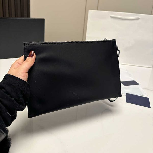 clutch pouch bag envelope designer toiletry pouches clutch bags men women pbag luxurys designers fashion womens clutches clips 230103
clutch pouch bag envelope designer toiletry pouches clutch bags men women pbag luxurys designers fashion womens clutches clips 230103