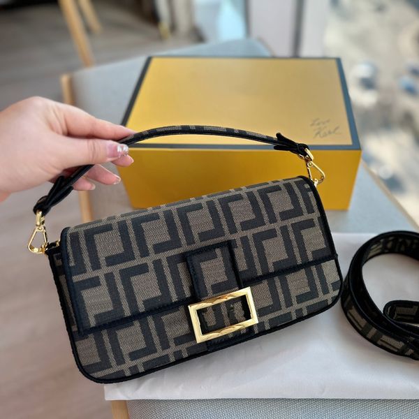 luxuries bags designer crossbody bag women retro crossbags classic handbag fashion casual baguette hanbag letter 26 cm
luxuries bags designer crossbody bag women retro crossbags classic handbag fashion casual baguette hanbag letter 26 cm