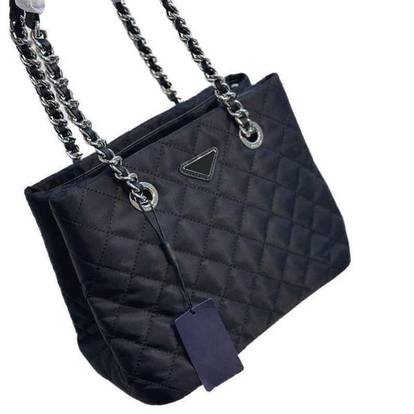 5a totes nylon small square pouch tote bag classic p triangle purse handbag womens designer underarm shopper designers wallet 221207
5a totes nylon small square pouch tote bag classic p triangle purse handbag womens designer underarm shopper designers wallet 221207