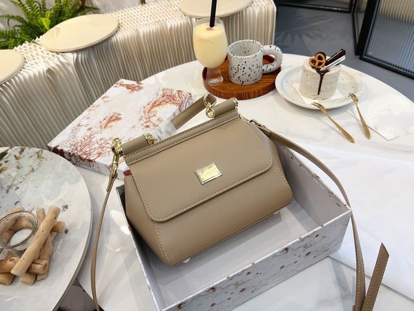fashion luxury designer leather u women's shoulder bag brand bag available in 5 colors
fashion luxury designer leather u women's shoulder bag brand bag available in 5 colors