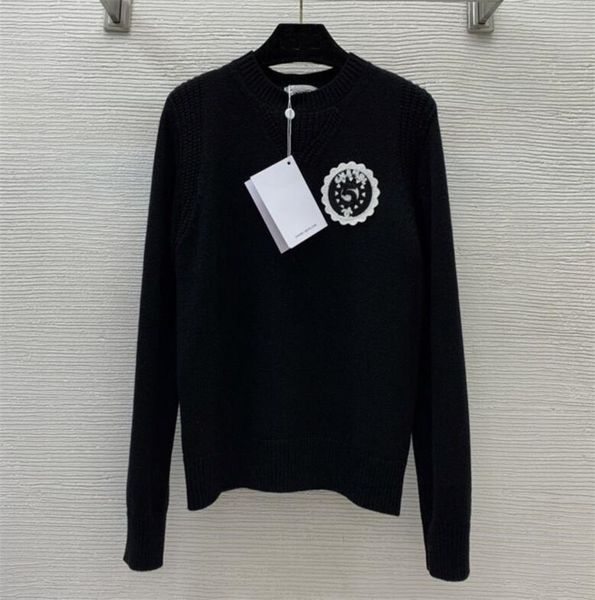 23ss spring new women's sweaters highs quality fashion casual long sleeve round neck knitwear women designer sweaters, White;black
23ss spring new women's sweaters highs quality fashion casual long sleeve round neck knitwear women designer sweaters, White;black