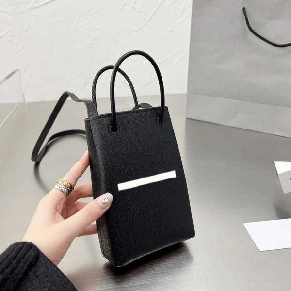 2023 paris phone shoulder bag all colors crossbody classic letters totes man women handbags designers bags with original box top
2023 paris phone shoulder bag all colors crossbody classic letters totes man women handbags designers bags with original box top