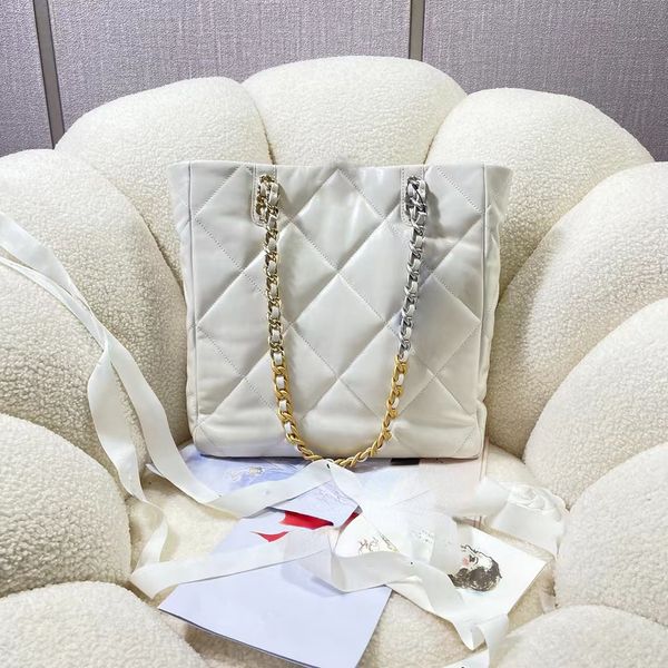 2023 winter new tote bag chain luxury brand bags designer women handbag single shoulder bag classic ringer hardware logo design
2023 winter new tote bag chain luxury brand bags designer women handbag single shoulder bag classic ringer hardware logo design