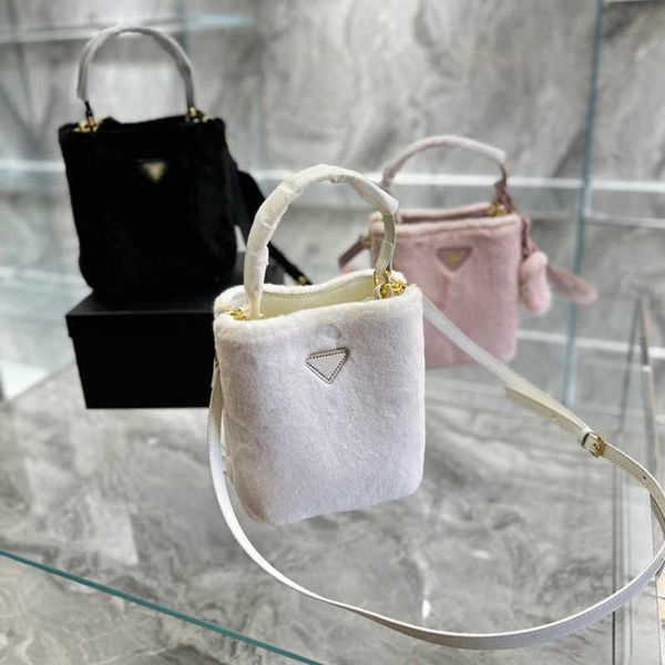 5a totes pouch bucket bag p triangle plush the tote womens designer large capacity shoulder shopper s soft purse 221207
5a totes pouch bucket bag p triangle plush the tote womens designer large capacity shoulder shopper s soft purse 221207