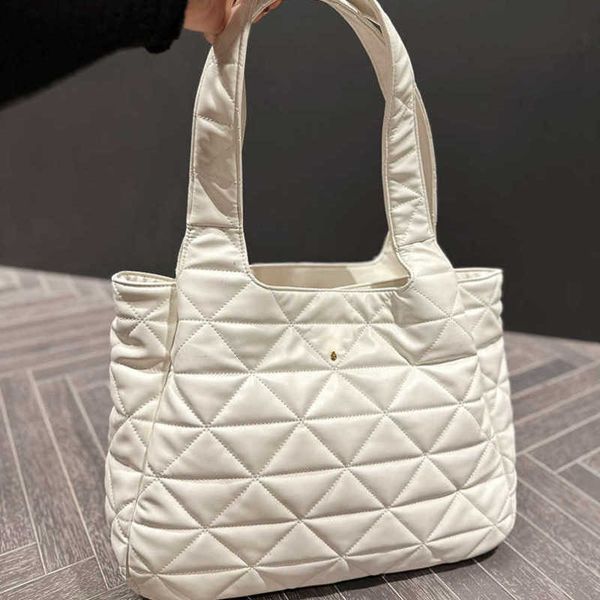 shopper bags handbags totes lightweight tote bag women designers bag large capacity handbag prabag multi function purse 221125
shopper bags handbags totes lightweight tote bag women designers bag large capacity handbag prabag multi function purse 221125