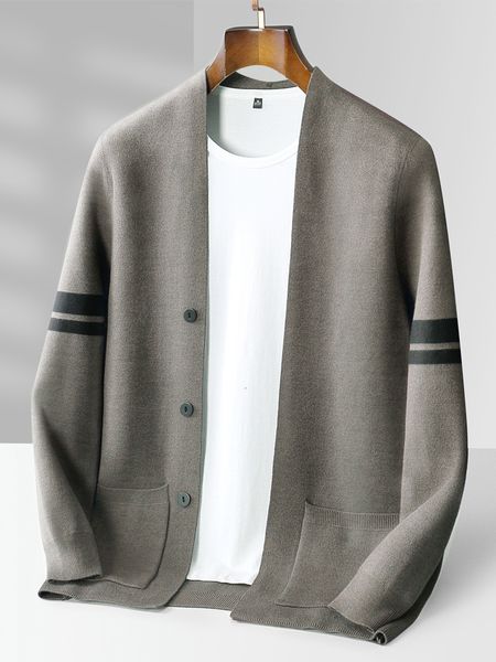 men's sweaters wool jacket vneck cardigan autumn and winter casual knitted loose coat korean fashion 230105, White;black
men's sweaters wool jacket vneck cardigan autumn and winter casual knitted loose coat korean fashion 230105, White;black