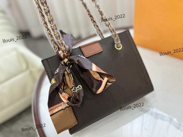 2023 catwalk designer bags for women classic shoulder bag clutch handbag luxury tote bag evening package genuine leather cross body package, Red;black
2023 catwalk designer bags for women classic shoulder bag clutch handbag luxury tote bag evening package genuine leather cross body package, Red;black