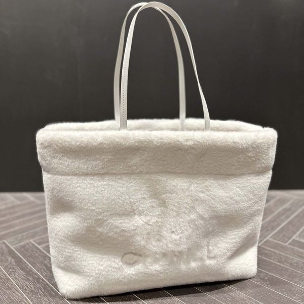 bags totes handbag designer bag women classic imitated famous brand splicing solid color large capacity shoulder bag versatile commuting par
bags totes handbag designer bag women classic imitated famous brand splicing solid color large capacity shoulder bag versatile commuting par