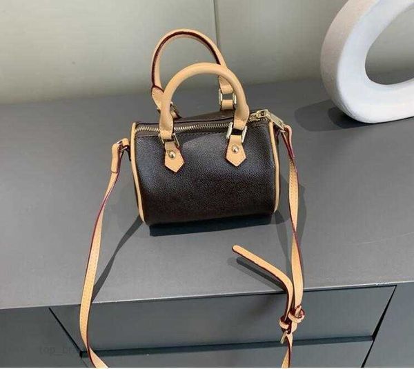 women messenger bag handbags brown color leather shoulder bag crossbody bags mini pillow bag top
women messenger bag handbags brown color leather shoulder bag crossbody bags mini pillow bag top