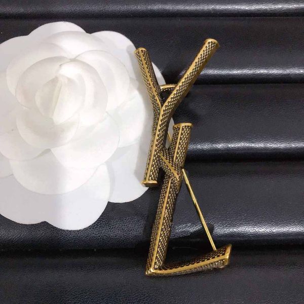 new letter brooch luxury personality retro classic designer gold letters brooches women suit pin fashion jewelry accessories high-quality wh, Gray
new letter brooch luxury personality retro classic designer gold letters brooches women suit pin fashion jewelry accessories high-quality wh, Gray