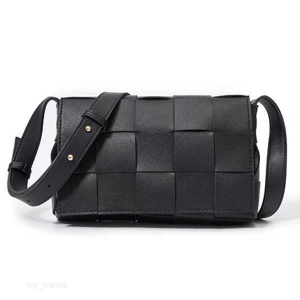 2023 men's new braided cross-body bag travel single shoulder bag brand one-shoulder bags top
2023 men's new braided cross-body bag travel single shoulder bag brand one-shoulder bags top