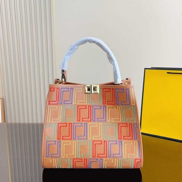 luxury tote bag designer handbags women fashion letters print shoulder bags vintage lager shopping leather totes bags purses wallet 230105
luxury tote bag designer handbags women fashion letters print shoulder bags vintage lager shopping leather totes bags purses wallet 230105