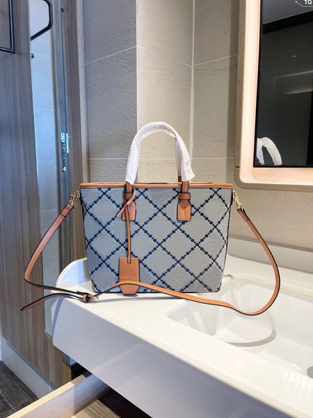 small casual totes purses shoulder cross body bags women luxury brand genuine leather embroidery artwork handbags fashion designer 2023 wall
small casual totes purses shoulder cross body bags women luxury brand genuine leather embroidery artwork handbags fashion designer 2023 wall