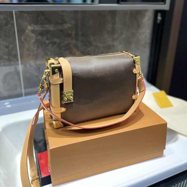 louiseity cruise spring viutonity side trunk bags nicolas ghesquiere petite malle box handbag monograms s-lock square designer tote women sh
louiseity cruise spring viutonity side trunk bags nicolas ghesquiere petite malle box handbag monograms s-lock square designer tote women sh