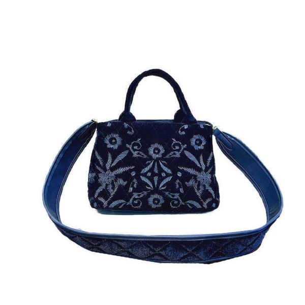 5a totes designer cross body handbag tote bag p triangle womens large capacity shopper s woman purse wallet 221207
5a totes designer cross body handbag tote bag p triangle womens large capacity shopper s woman purse wallet 221207