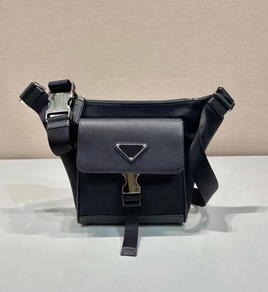 2023 new men's diagonal span bag luxury designer chest bags re-nylon and saffiano men shoulder messenger waist bag mirror quality super
2023 new men's diagonal span bag luxury designer chest bags re-nylon and saffiano men shoulder messenger waist bag mirror quality super