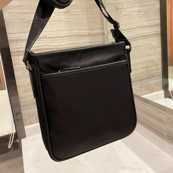 luxury desiners men waterproof shoulder bags black briefcase bussiness ol crossbody hand bag fashion famous brand cross body handbag totes m
luxury desiners men waterproof shoulder bags black briefcase bussiness ol crossbody hand bag fashion famous brand cross body handbag totes m