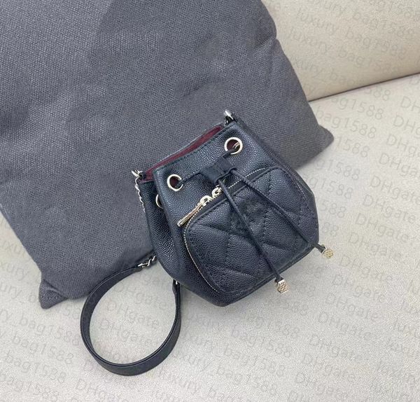 7a shoulder bag 22k caviar cow leather bucket women bag fashionable diamond pattern metal logo binding opening classic designer product
7a shoulder bag 22k caviar cow leather bucket women bag fashionable diamond pattern metal logo binding opening classic designer product