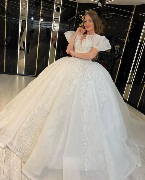 luxury ball gown wedding dresses v neck sleeveless pearls beaded applique sequins 3d lace ruffles celebrity off shoulder plus size formal br, White
luxury ball gown wedding dresses v neck sleeveless pearls beaded applique sequins 3d lace ruffles celebrity off shoulder plus size formal br, White