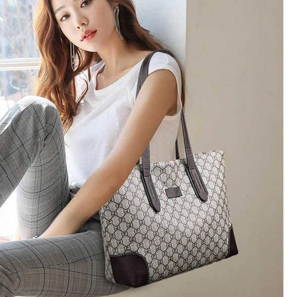 fashion new large capacity mother bag korean version simple fashion women's one shoulder messenger hand
fashion new large capacity mother bag korean version simple fashion women's one shoulder messenger hand