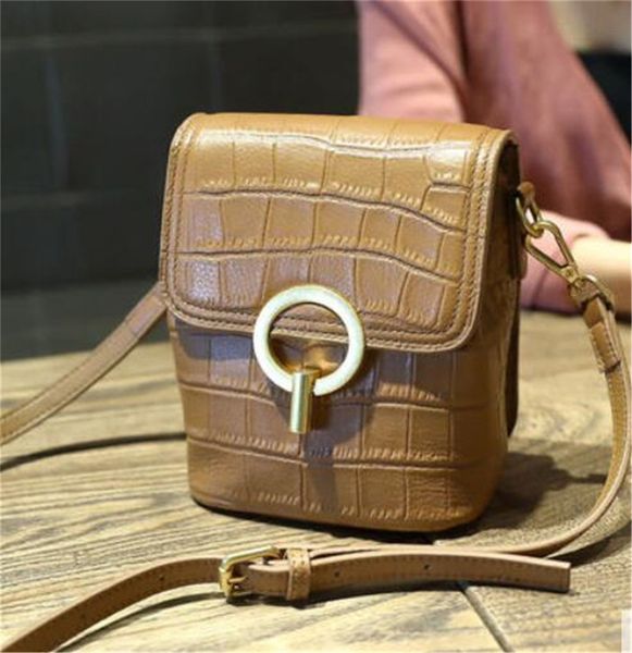 fashion genuine leather shoulder bags change wallets for men and women waist classic letter crossbody bag
fashion genuine leather shoulder bags change wallets for men and women waist classic letter crossbody bag