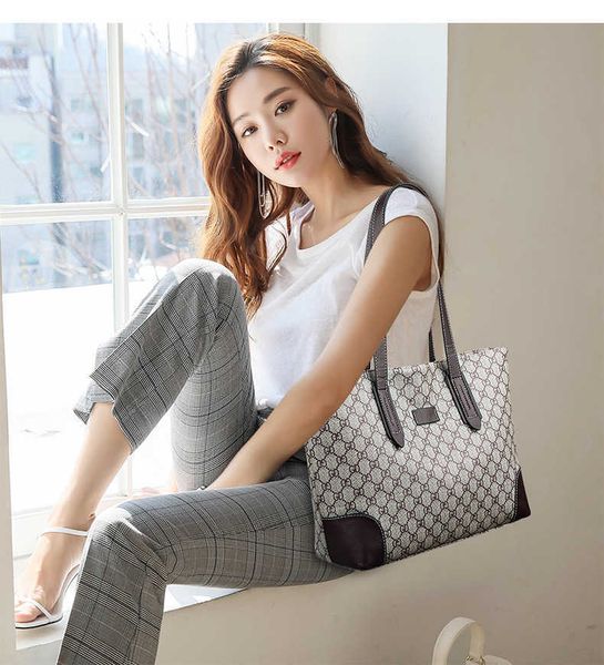 stuff sacks fashion new large capacity mother korean version simple fashion women's one shoulder messenger handbag
stuff sacks fashion new large capacity mother korean version simple fashion women's one shoulder messenger handbag