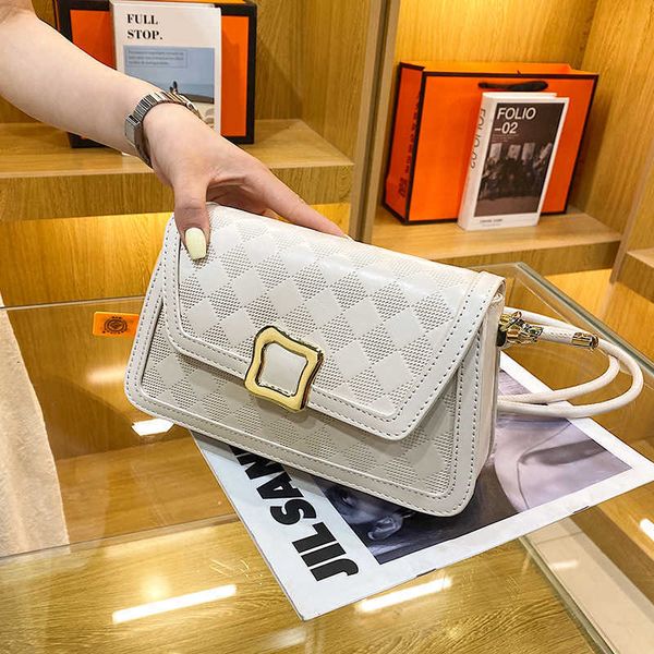 small square bag 2023 simple diamond embossed shoulder casual versatile women's cross body
small square bag 2023 simple diamond embossed shoulder casual versatile women's cross body
