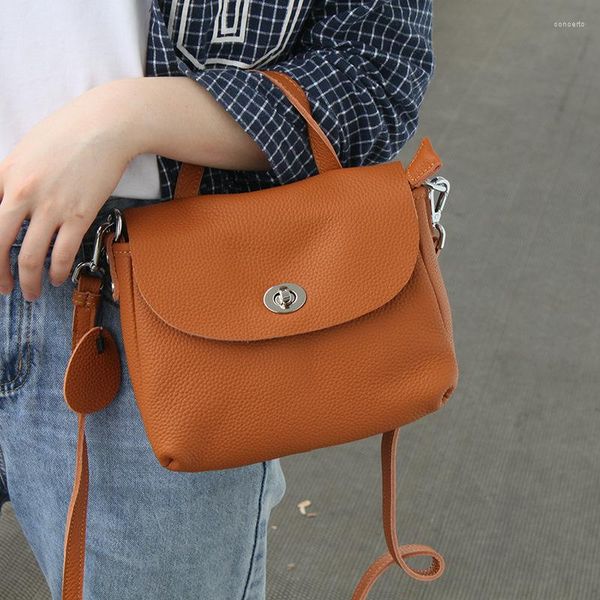 shoulder bags retro designers simple hand-held semi-round luxurys texture and comfortable messenger sacs
shoulder bags retro designers simple hand-held semi-round luxurys texture and comfortable messenger sacs