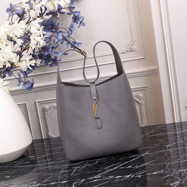 bucket tote bag drawstring shoulder bags women handbag purse large capacity shopping pocket fashion metal letters adjiustable strap plain un
bucket tote bag drawstring shoulder bags women handbag purse large capacity shopping pocket fashion metal letters adjiustable strap plain un
