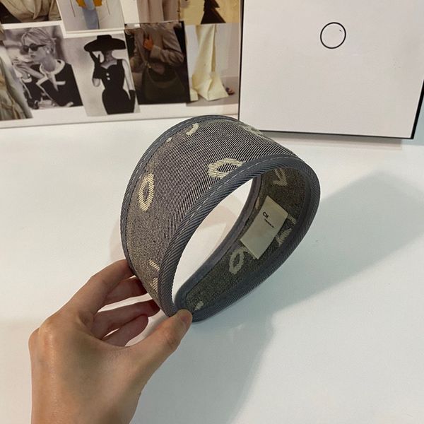 with box luxury c brand letter classic headbands fashion us eu style wide grey designer headband accessories hairjewelry hair hoop, Silver
with box luxury c brand letter classic headbands fashion us eu style wide grey designer headband accessories hairjewelry hair hoop, Silver
