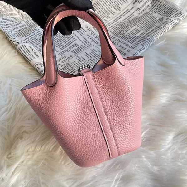 luxurys crossbody bag famous classical designer messenger lady cross body bags handbag female tote satchel purse leather vegetable basket wi
luxurys crossbody bag famous classical designer messenger lady cross body bags handbag female tote satchel purse leather vegetable basket wi
