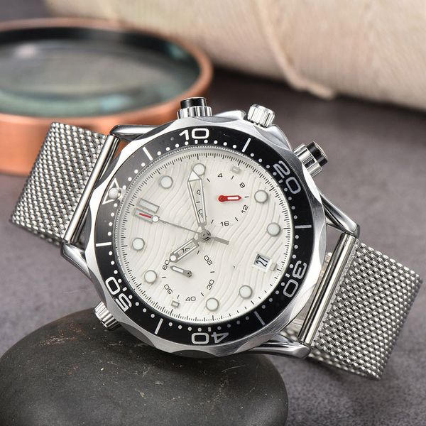2022 men's luxury quartz watch business fashion five needle multi-function calendar waterproof steel strap watches, Slivery;brown
2022 men's luxury quartz watch business fashion five needle multi-function calendar waterproof steel strap watches, Slivery;brown