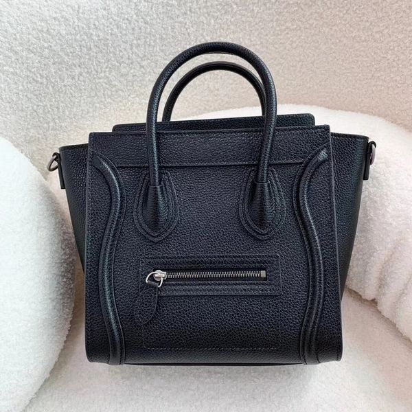 luxurys handbag fashion clutch shoulder genuine leather famous classic bag luggage smile tote weekend designers cross body trunk strap trave
luxurys handbag fashion clutch shoulder genuine leather famous classic bag luggage smile tote weekend designers cross body trunk strap trave