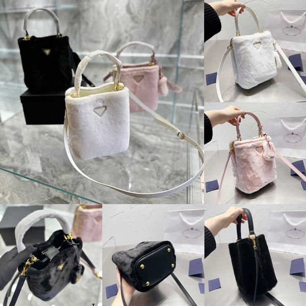 pbag triangle pouch bucket bag p totes plush the tote bag womens designer bag large capacity shoulder shopper bags soft purse 221207
pbag triangle pouch bucket bag p totes plush the tote bag womens designer bag large capacity shoulder shopper bags soft purse 221207