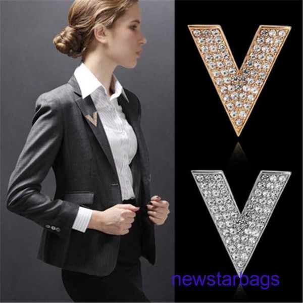factory outlet wholesale brooches simple full diamond letter women's versatile autumn and winter waist closing pin cardigan coat access, Gray
factory outlet wholesale brooches simple full diamond letter women's versatile autumn and winter waist closing pin cardigan coat access, Gray