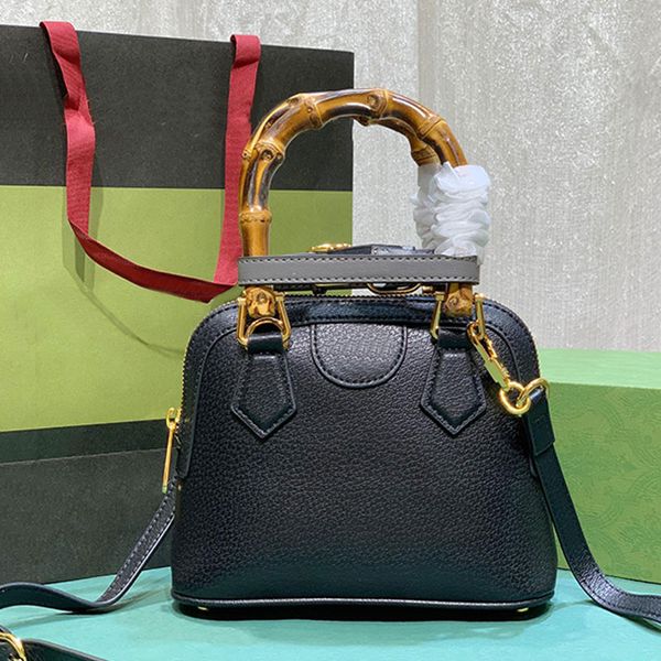 bamboo shell bag designer handbags women genuine leather cross body bag purple handle buckle fashionable hardware letter zipper closure
bamboo shell bag designer handbags women genuine leather cross body bag purple handle buckle fashionable hardware letter zipper closure