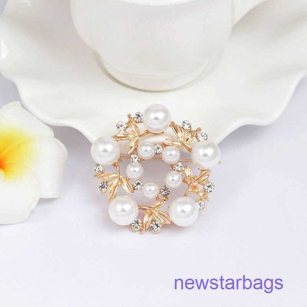 factory outlet wholesale brooches 2023 new japanese and korean alloy jewelry corsage fashionable elegant versatile flower diamond pearl broo, Gray
factory outlet wholesale brooches 2023 new japanese and korean alloy jewelry corsage fashionable elegant versatile flower diamond pearl broo, Gray