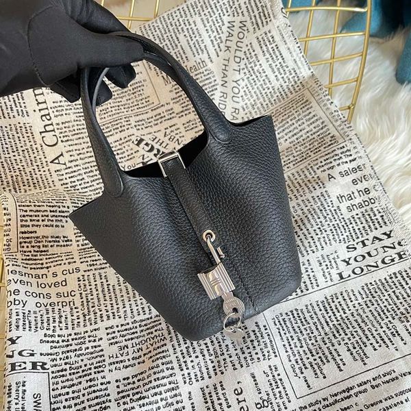 fashion designer woman bag women simple and versatile vegetable basket shoulder bag handbag purse original box genuine leather cross body ch
fashion designer woman bag women simple and versatile vegetable basket shoulder bag handbag purse original box genuine leather cross body ch